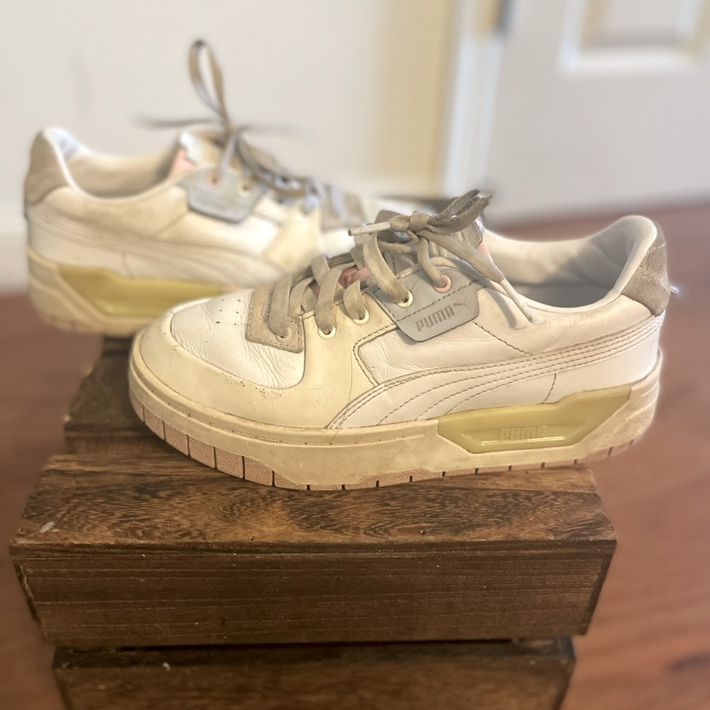 Size 7 Puma women’s